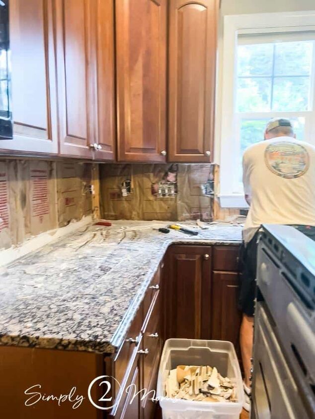 how to remove a tile backsplash from a kitchen