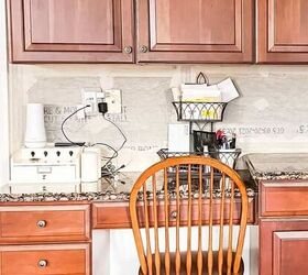 How to Remove a Tile Backsplash From a Kitchen