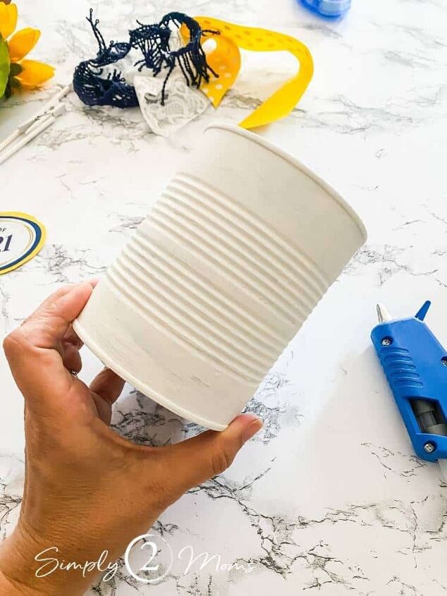 how to make a pretty graduation party centerpiece