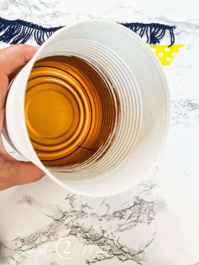 how to make a pretty graduation party centerpiece