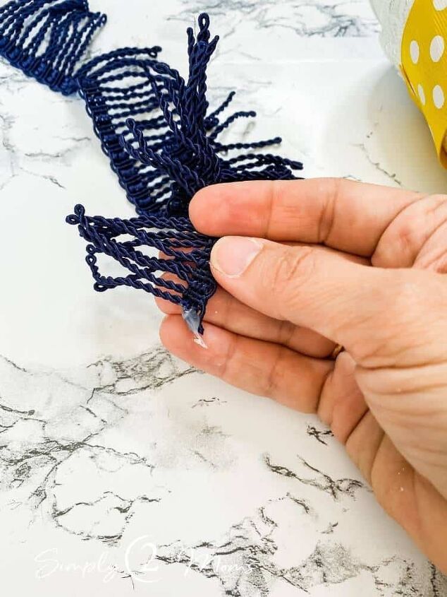 how to make a pretty graduation party centerpiece