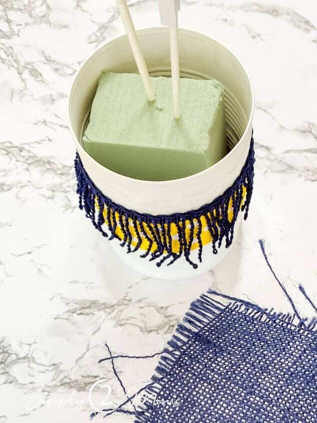 how to make a pretty graduation party centerpiece