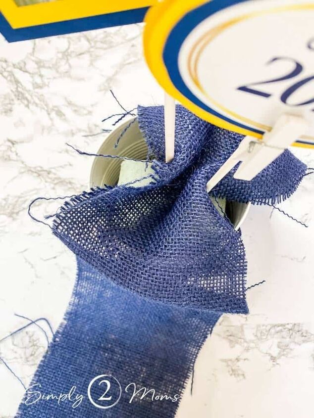 how to make a pretty graduation party centerpiece