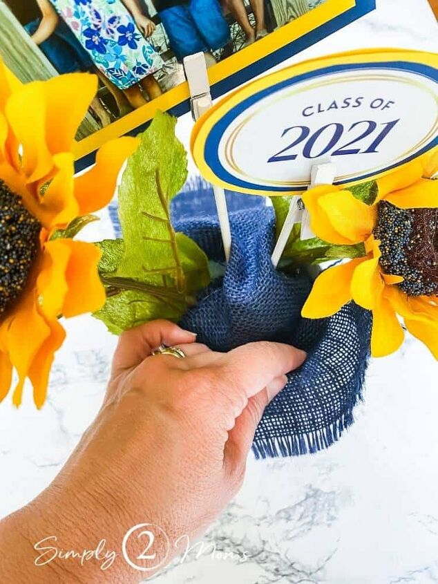 how to make a pretty graduation party centerpiece