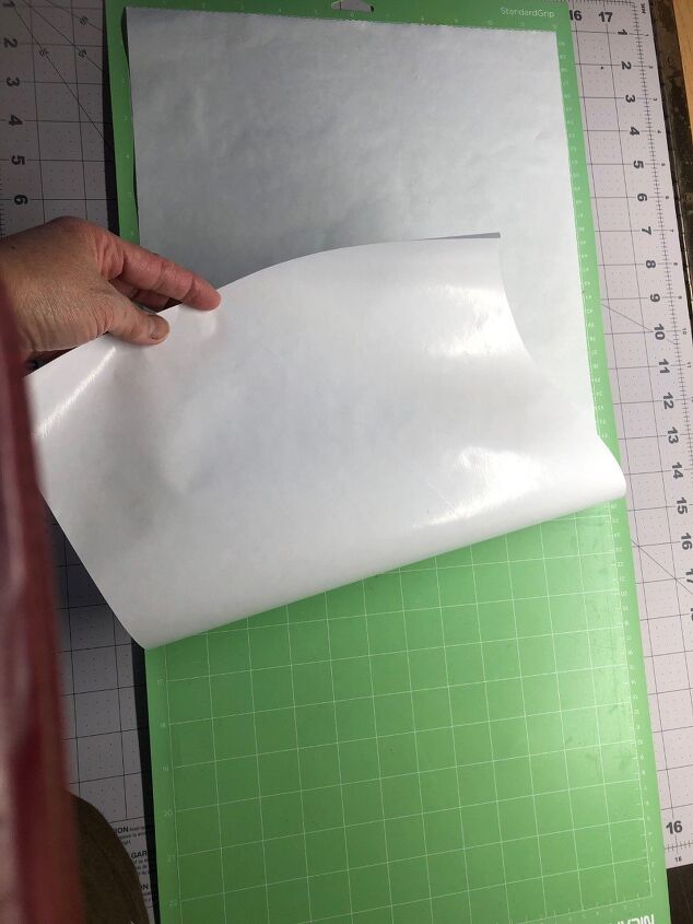usando papel para congelar y sello flexible para personalizar felpudos