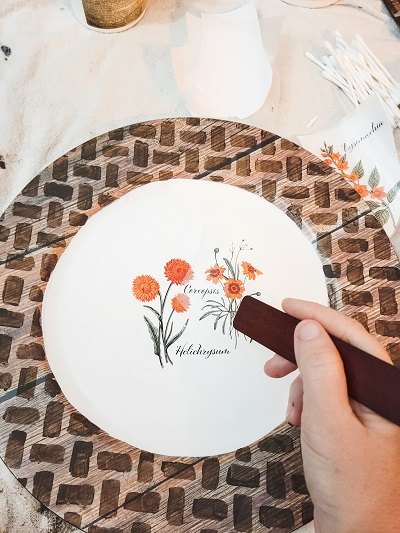 una mesa de primavera inspirada en los estampados botnicos