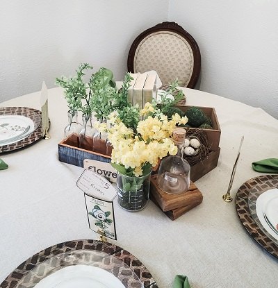 uma mesa de primavera inspirada em estampas botnicas