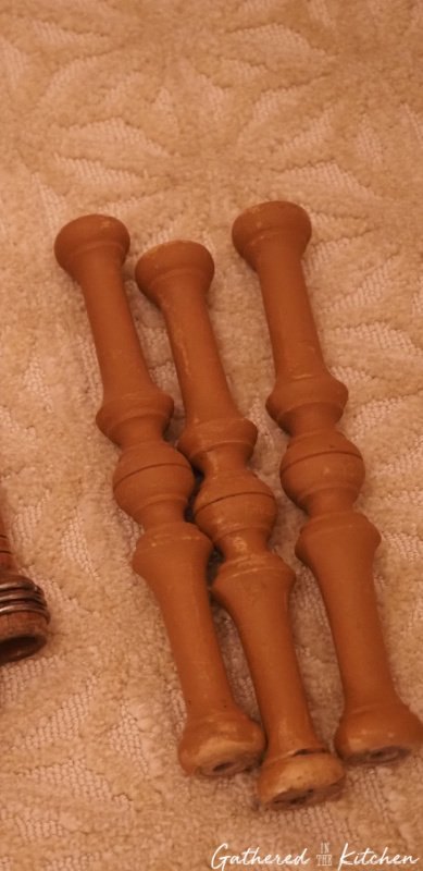 how to make decor from old wooden spindles