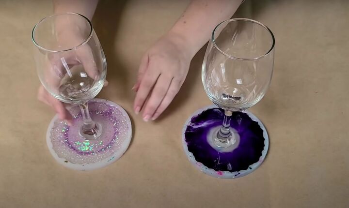 9 easy steps to gorgeous geode resin wine glasses, DIY wine glass craft ideas
