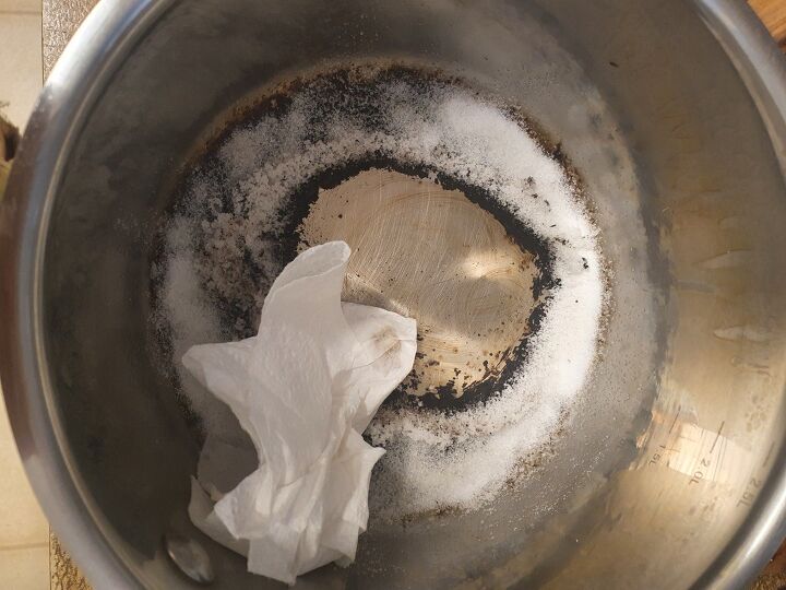 limpiar una cacerola quemada en minutos