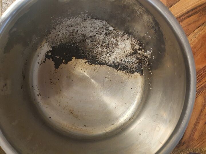 limpiar una cacerola quemada en minutos