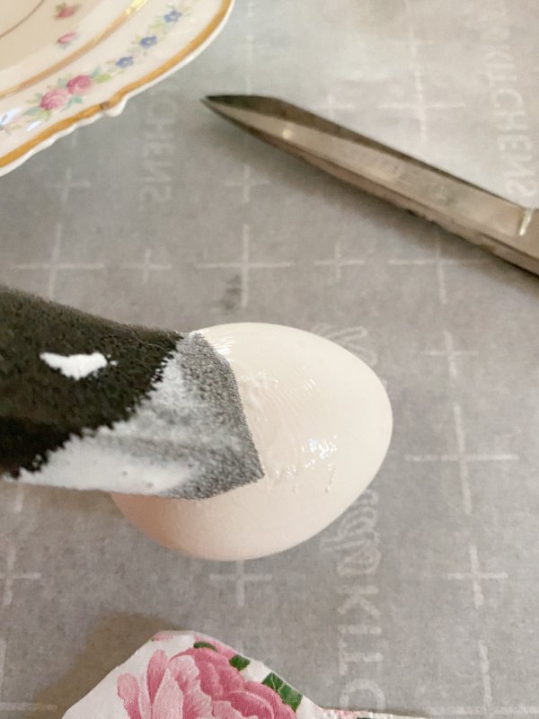 how to make decoupage easter eggs, Brush egg with Mod Podge