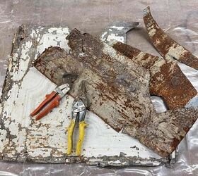 How she used a rusty ceiling tin in her decor (so sweet!)