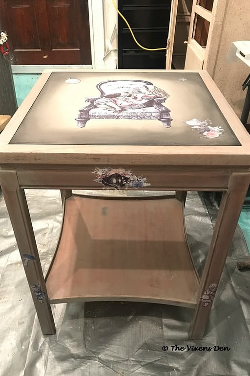 mesa lateral pintada com giz