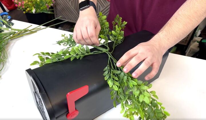 how to decorate a mailbox