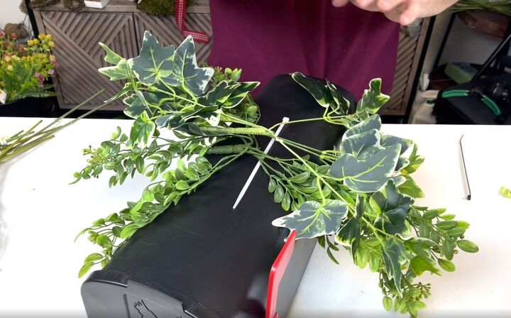 how to decorate a mailbox