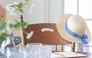 Un paisaje de mesa de Pascua minimalista y hermoso con azul y blanco