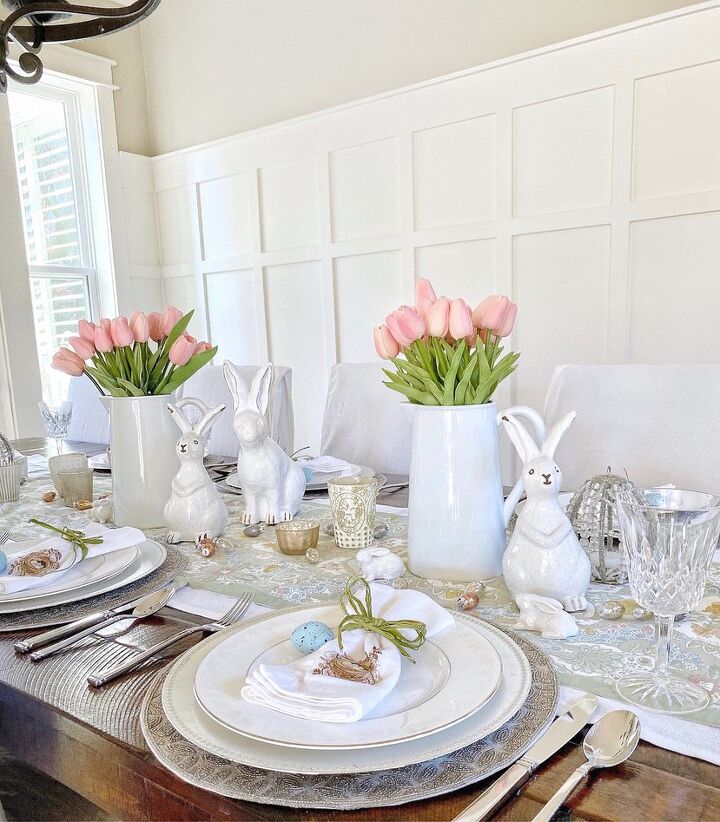 un paisaje de mesa de pascua minimalista y hermoso con azul y blanco