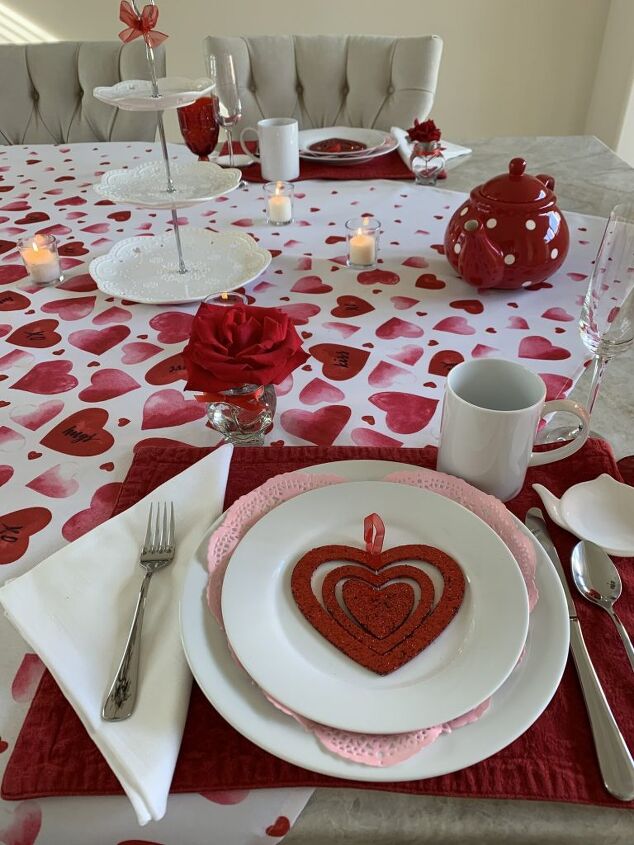 uma decorao de mesa doce para o dia dos namorados