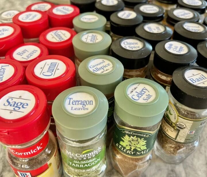how to organize your spice jars with labels