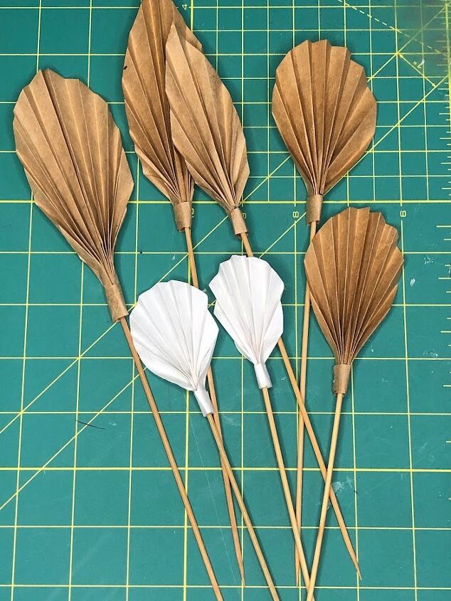 mini folhas de palmeira com lancheiras de papel