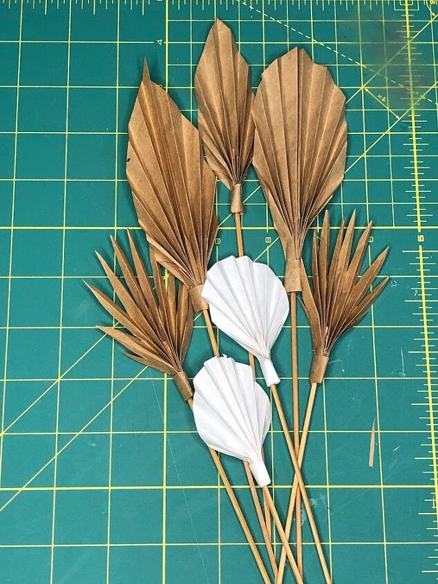 mini folhas de palmeira com lancheiras de papel