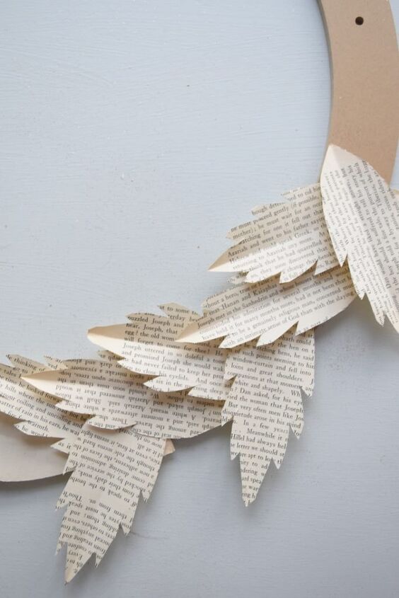 guirnalda de hojas de papel antiguas