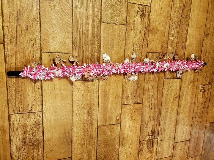 decorao de parede de pscoa fofa ala de ferramenta de jardim de rvore de dlar, Enrole a manga do jardim com guirlanda de P scoa
