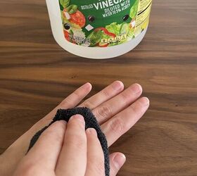 how to get easter egg dye off skin, hand using cloth to wipe other hand with white vinegar solution