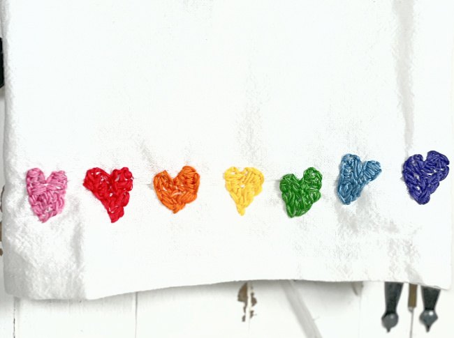 bordado de corazones en punto de raso toalla de saco de harina
