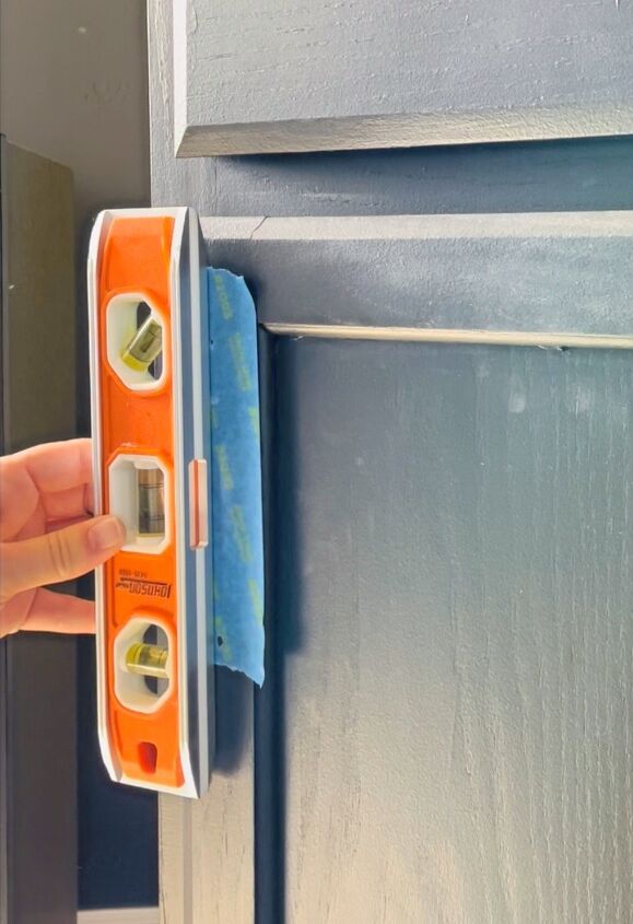quick and easy way to add door drawer pulls to your cabinets