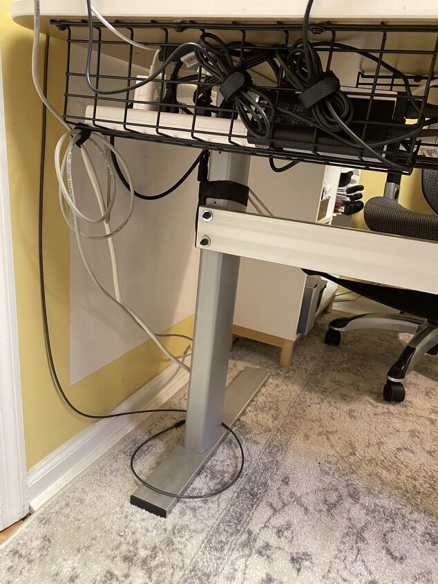 cmo organizar los cables del escritorio de pie