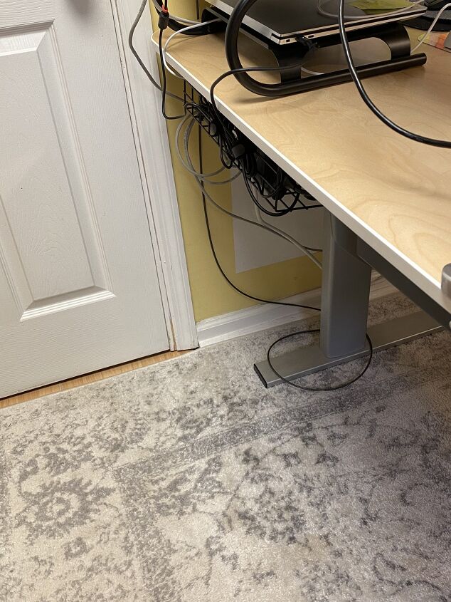 cmo organizar los cables del escritorio de pie