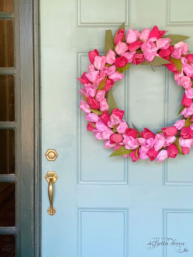 11 diy valentines door decorations inspired by love, 1 Tulip wreath