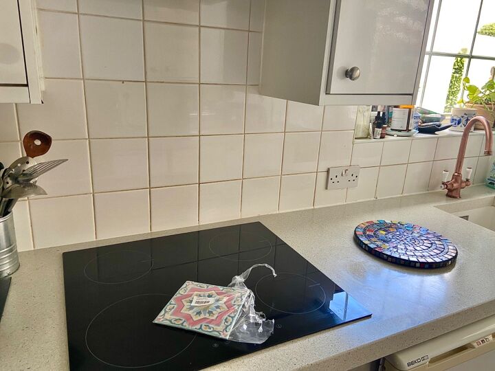 cmo mejorar los azulejos de la cocina en un santiamn, Azulejos lisos antes de la renovaci n