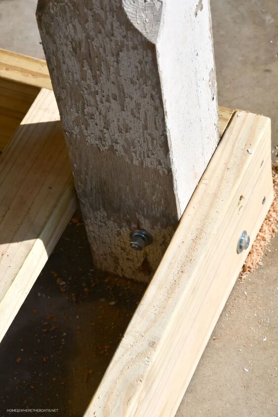construa um banco de plantador usando madeira de celeiro e colunas de varanda