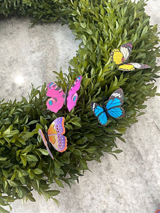 make this pretty and fun butterfly wreath