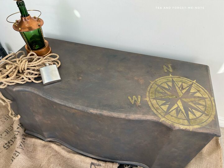 how to upcycle an old wooden chest with chalk paint