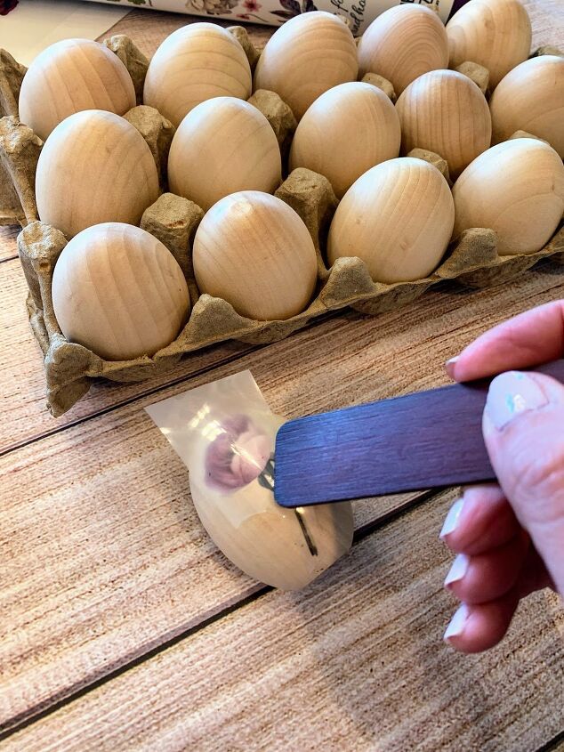 decorao de ovo de pscoa de madeira