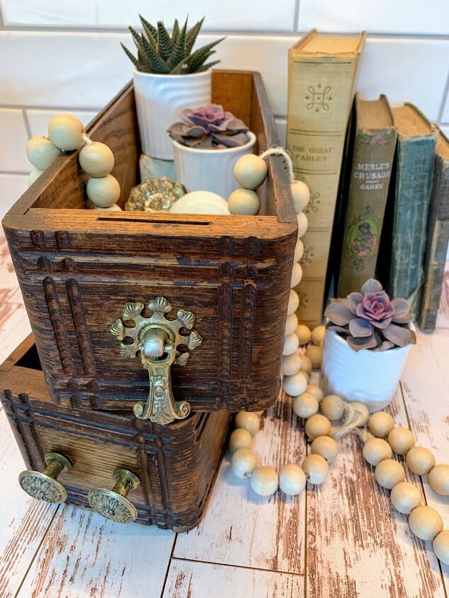 decoracin de huevos de pascua de madera, Cajones de costura reciclados