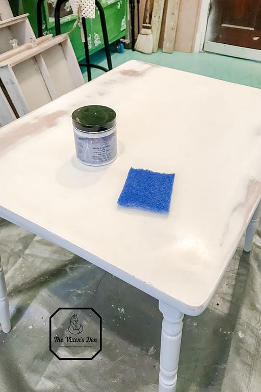 mesa infantil pintada com giz