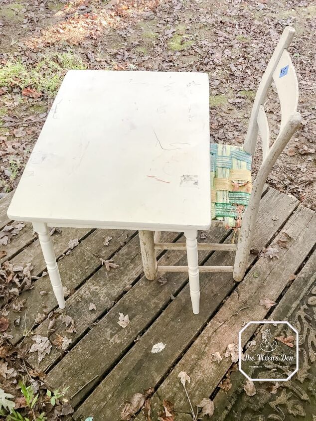 mesa infantil pintada con tiza