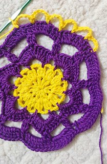 sunny summer crochet doily tutorial and free pattern