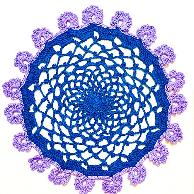 charmoso tapete de flores de croch