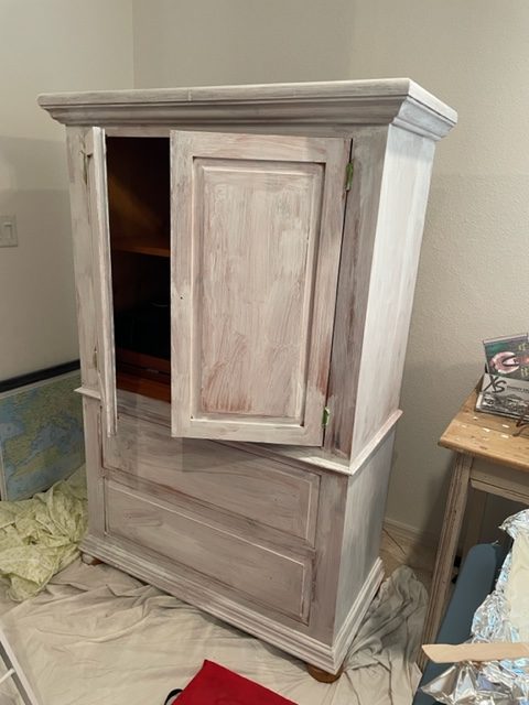 refrescar un armario de pino con pintura a la tiza