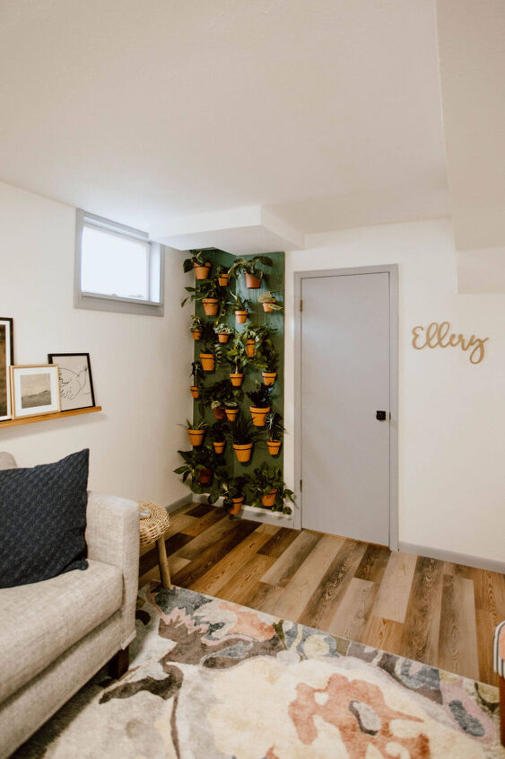 Renter friendly decor: How to make a DIY Indoor Living Plant Wall ...