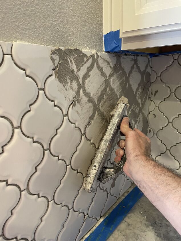 instalar un panel de azulejos en la cocina