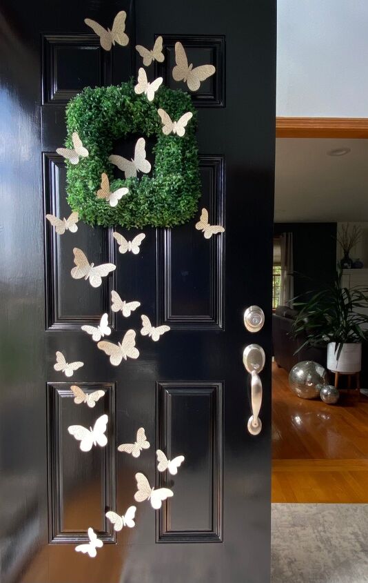 idea para la puerta de entrada con mariposas de primavera
