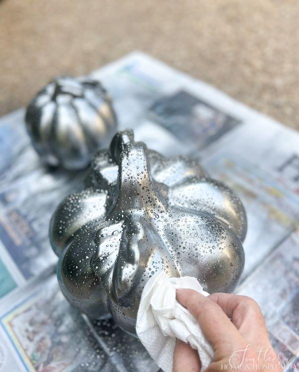 how to upcycle old ceramic decor into aged metal