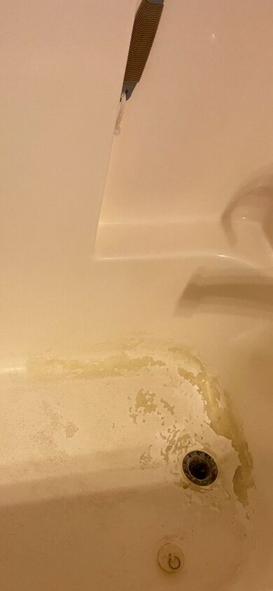 how to clean the bathtub
